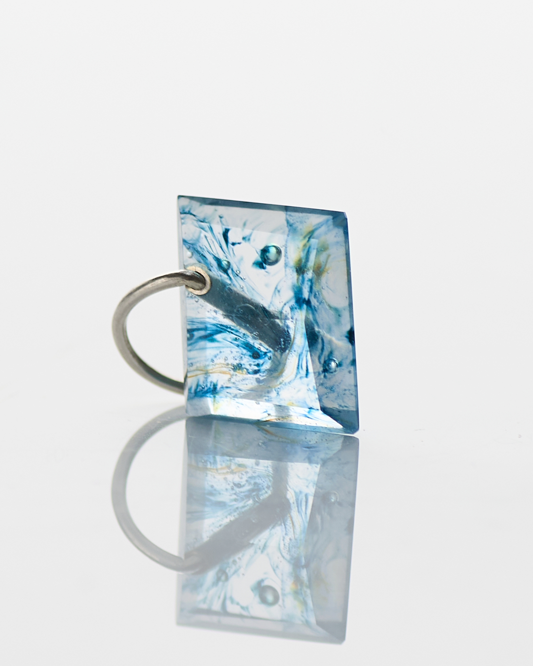 HENGE ペンダント｜ガラス×シルバー｜作品写真（別角度）