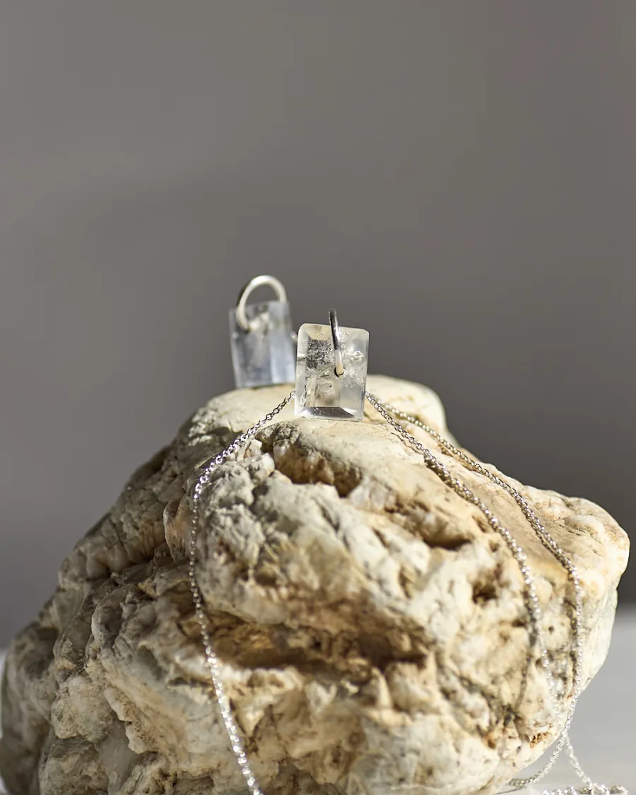 HENGE ペンダント｜ガラス&times;シルバー｜シルエットの変化（別角度）