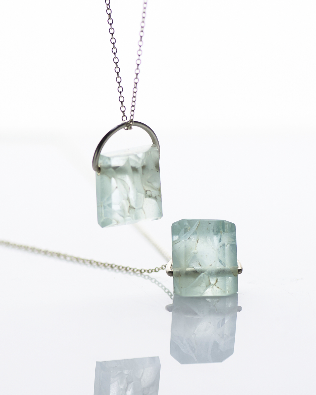 HENGE ペンダント｜ガラス×シルバー｜シルバーリングの可動ディテール