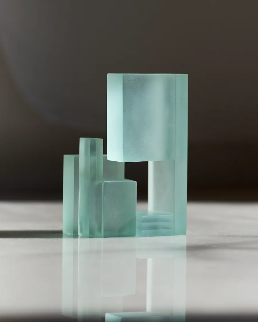 WRIGHT オブジェ｜フロートガラス｜非対称な構造（別角度）