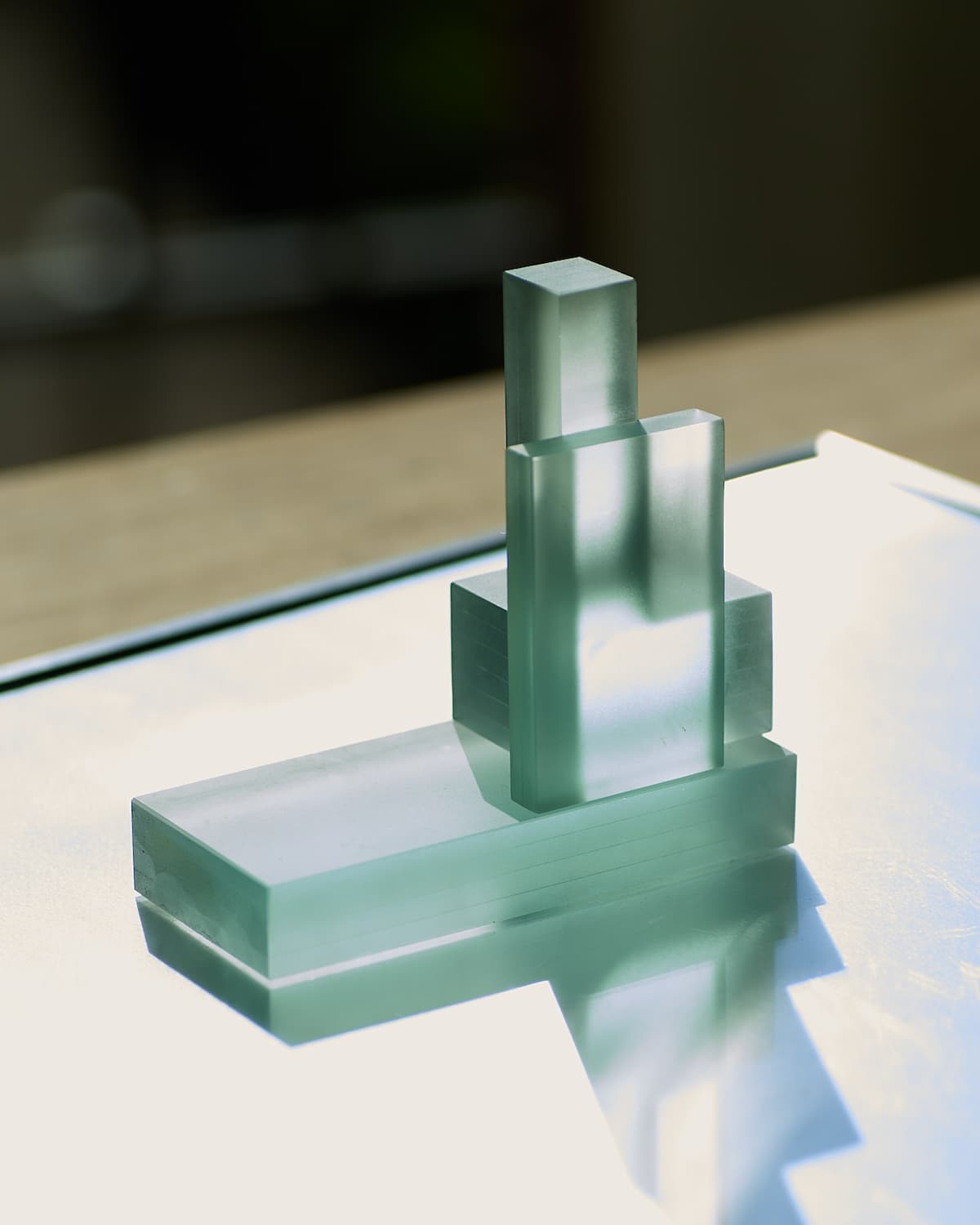 WRIGHT オブジェ｜光にかざした表情｜淡いラインの層