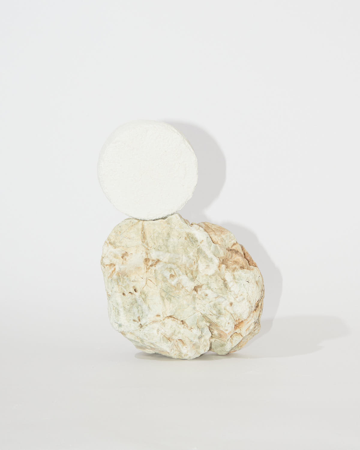 CAIRN ペンダント｜（参考写真）石の上に石膏