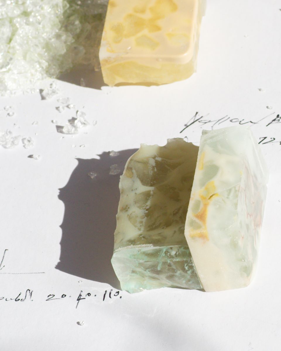 CAIRN ガラス素材写真｜多面体ガラス×シルバー｜ディテール（粒と層）