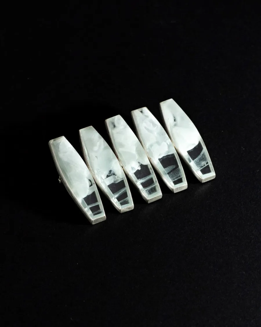 INWATER｜ガラス&times;シルバー｜ブローチ（全体）