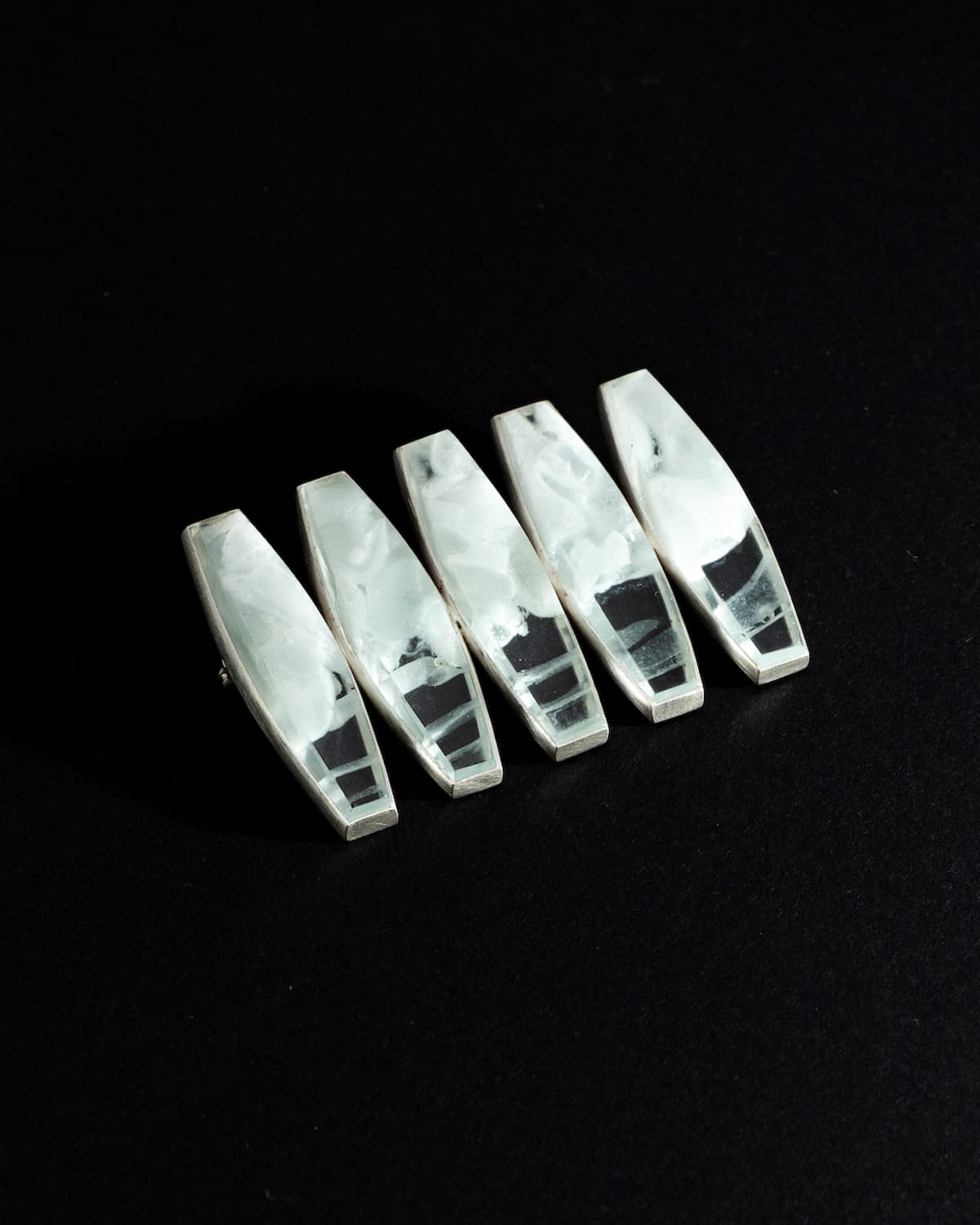 INWATER｜ガラス×シルバー｜ブローチ（全体）