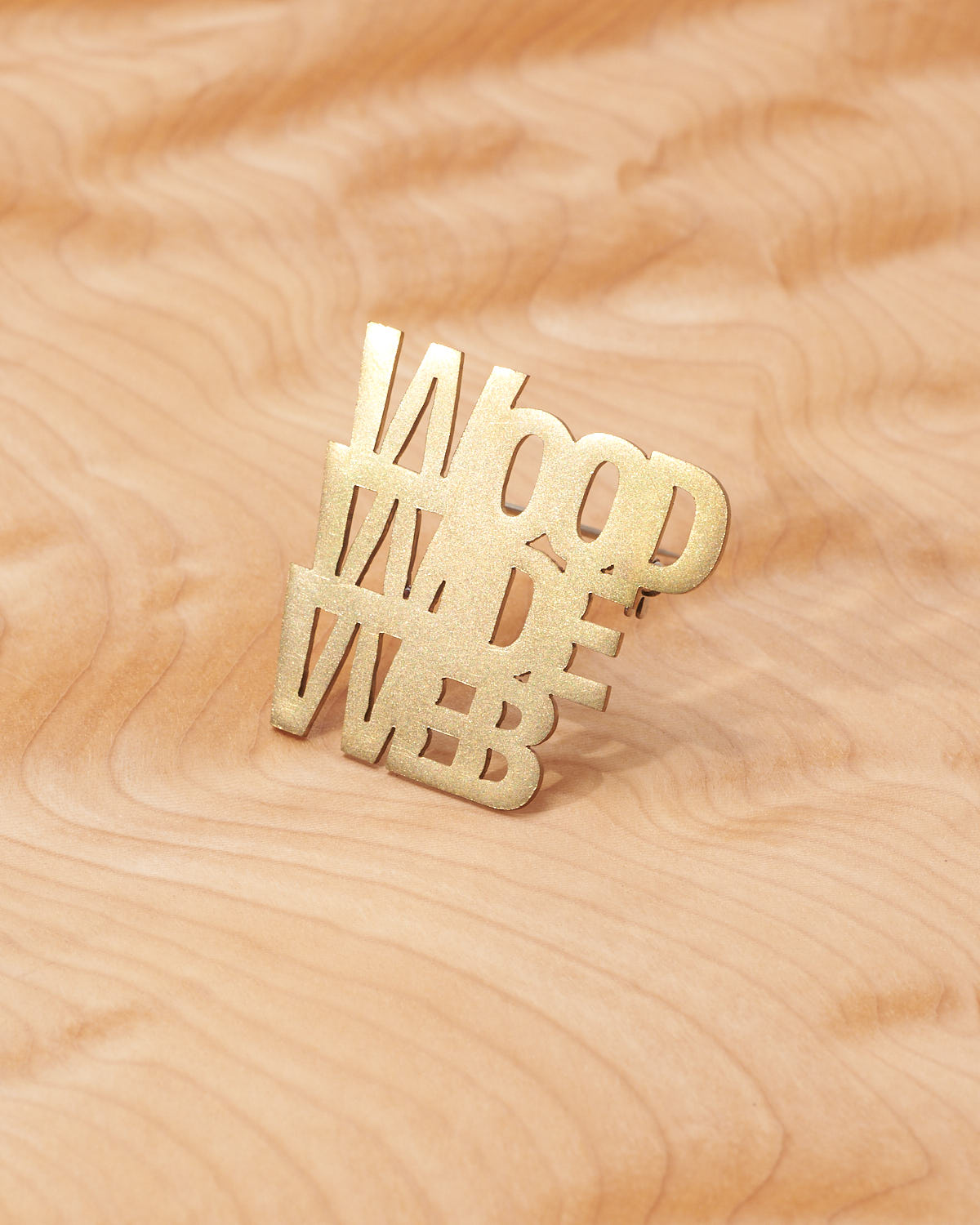 TYPO ブローチ｜真鍮｜抽象的なシルエット（全体）