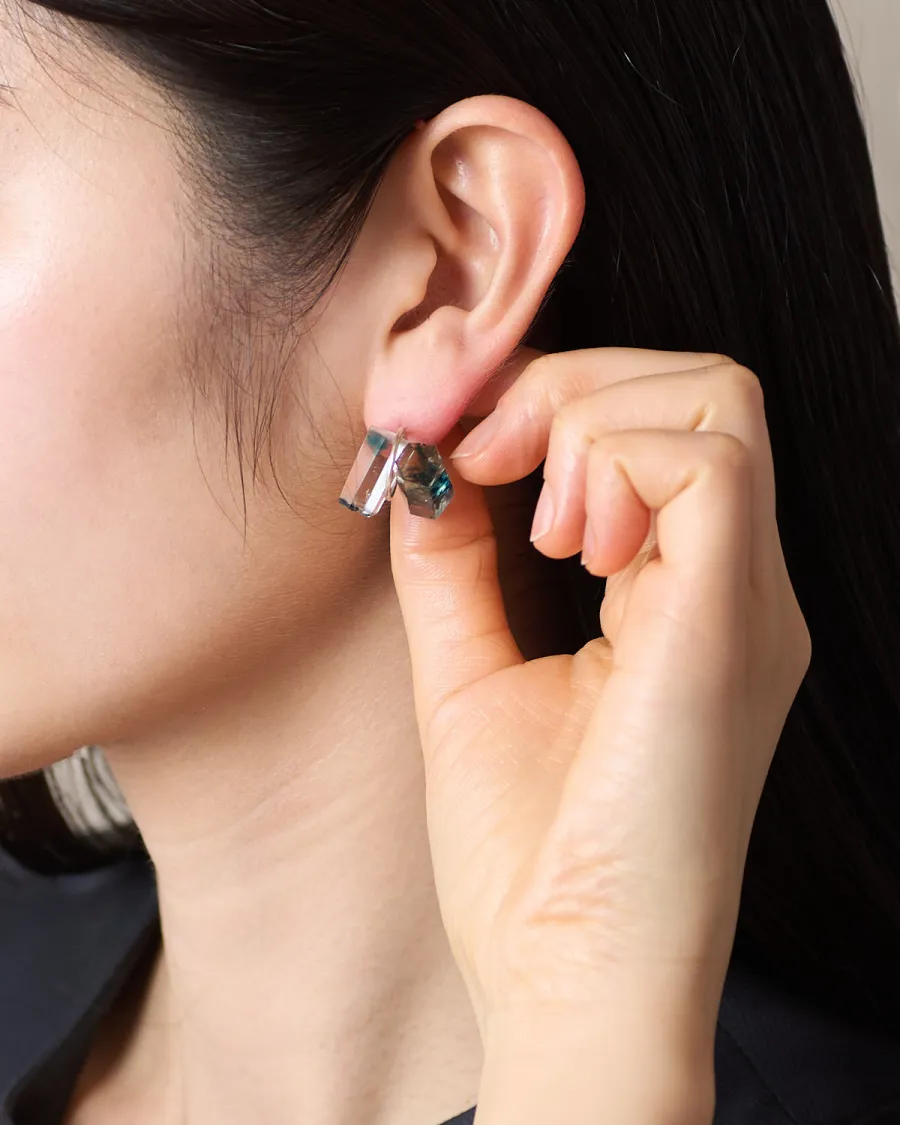 CAIRNピアス