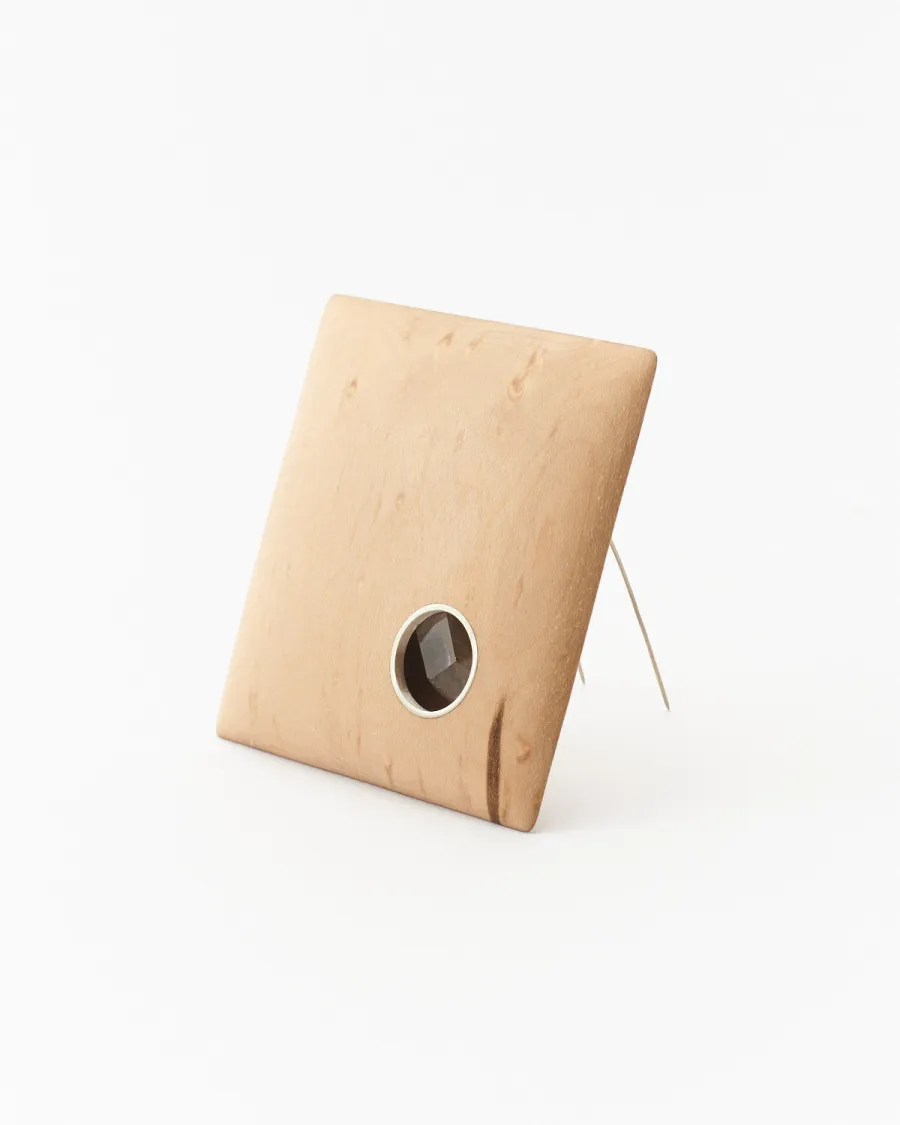 INSIDEOUT ブローチ｜円形の孔と構造｜ディテール