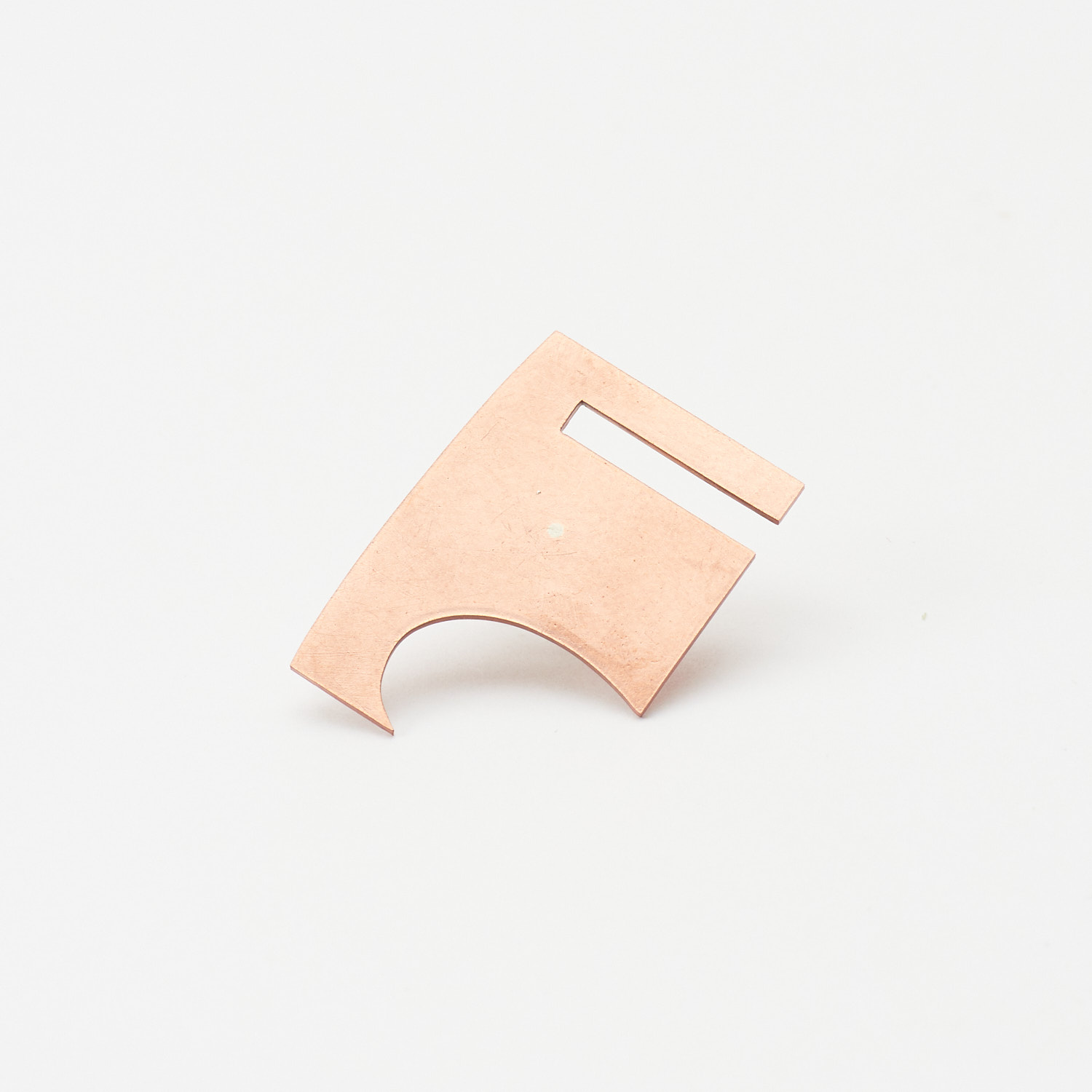 OFFLINE ブローチ｜真鍮｜作品写真（別角度）