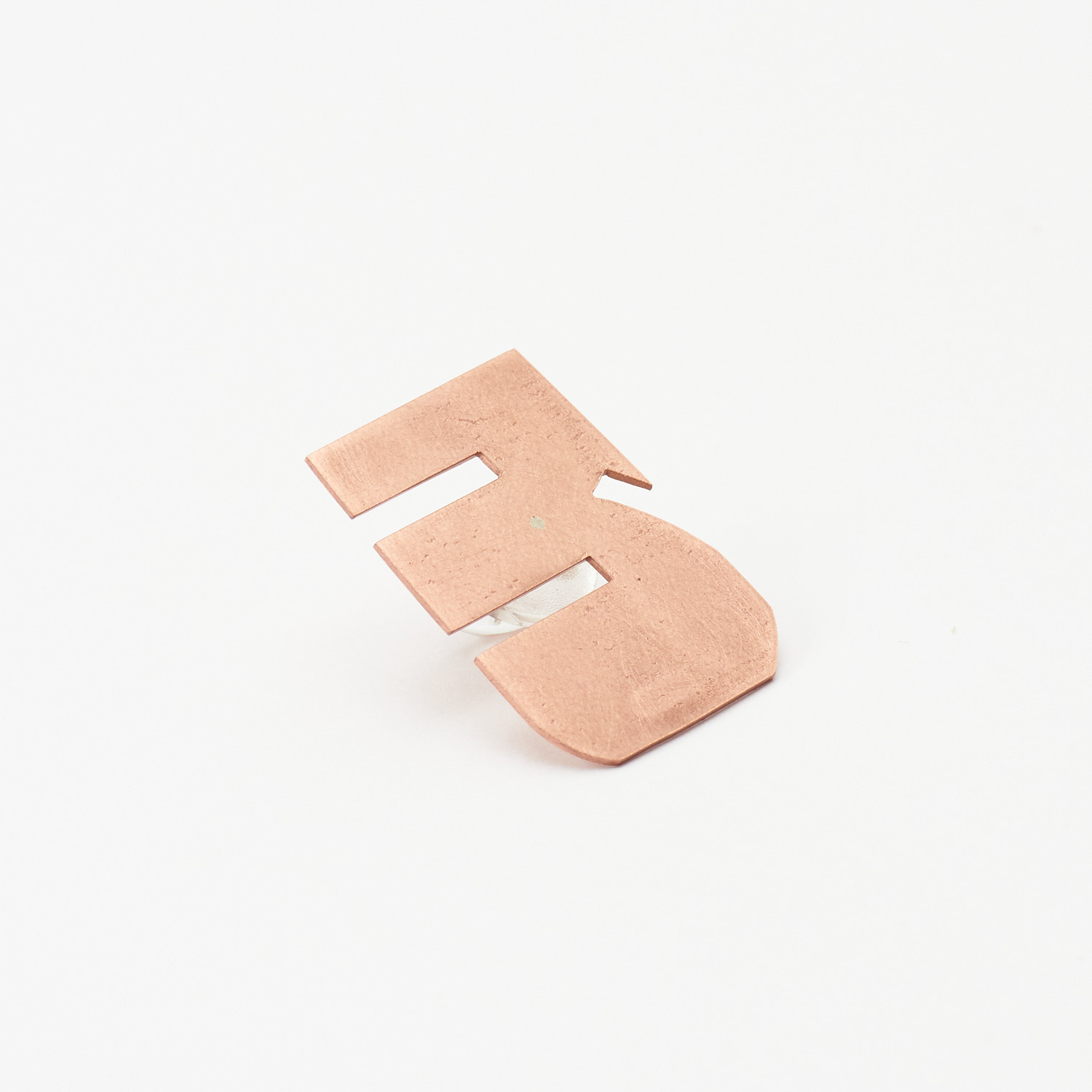 OFFLINE ブローチ｜真鍮｜余白の形（ディテール）