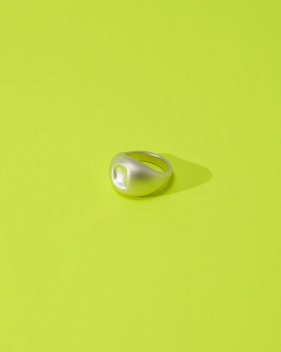 DENT リング｜置いた状態の佇まい