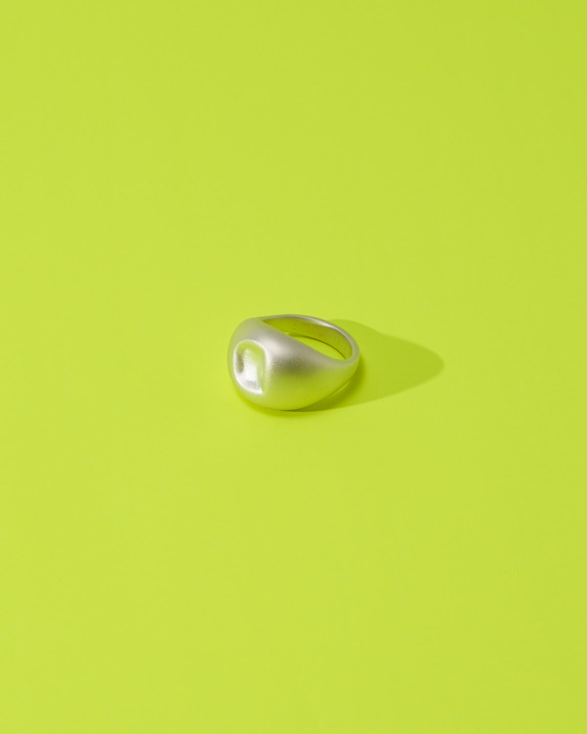 DENT リング｜置いた状態の佇まい