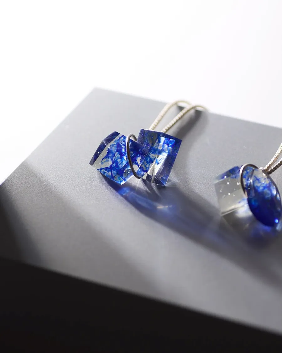 銀座三越出展作品　CAIRNペンダント　ロイヤルブルー